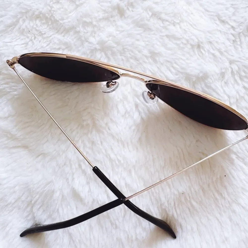 Cynthia Black w/ Gold Rims Aviator Sunglasses